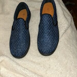 New Berne Mev Blue flats size 9